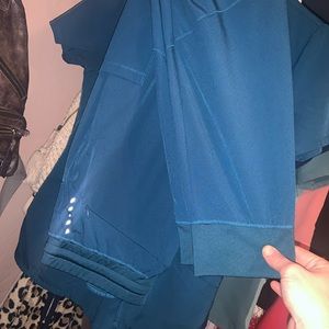 BarcoONE teal scrub set